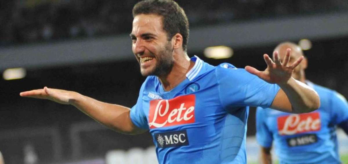 Higua&iacute;n mantiene su ventaja de 13 goles con respecto al segundo en el f&uacute;tbol de Italia.