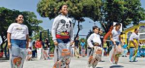Los ni&ntilde;os participaron en competencias como la carrera de ensacados, el huevo en la cuchara, palo ensebado, entre otras actividades de anta&ntilde;o