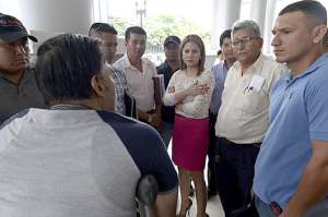 Mar&iacute;a Jos&eacute; Fern&aacute;ndez, delegada de la Defensor&iacute;a, se reuni&oacute; con exmetropolitanos. Foto: Lylibeth Coloma