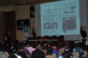 Los estudiantes y profesionales en periodismo expusieron sus opiniones sobre la norma. Foto: Pilar Vera.