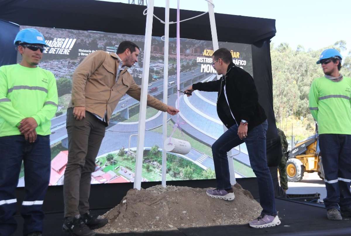 Daniel Noboa colocó la primera piedra del nuevo distribuidor de tráfico