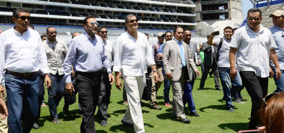 Durante su estad&iacute;a en Guayaquil el Primer Mandatario recorri&oacute; el estadio George Capwell que est&aacute; en remodelaci&oacute;n.