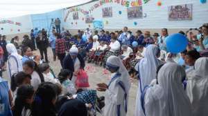 Alrededor de 60 ancianos viven en el asilo de las Hermanas de La Caridad en Tumbaco. Las religiosas realizan ayuda social tambi&eacute;n para ni&ntilde;os y personas en estado de vulnerabilidad. Foto: &Aacute;lvaro P&eacute;rez / El Tel&eacute;grafo