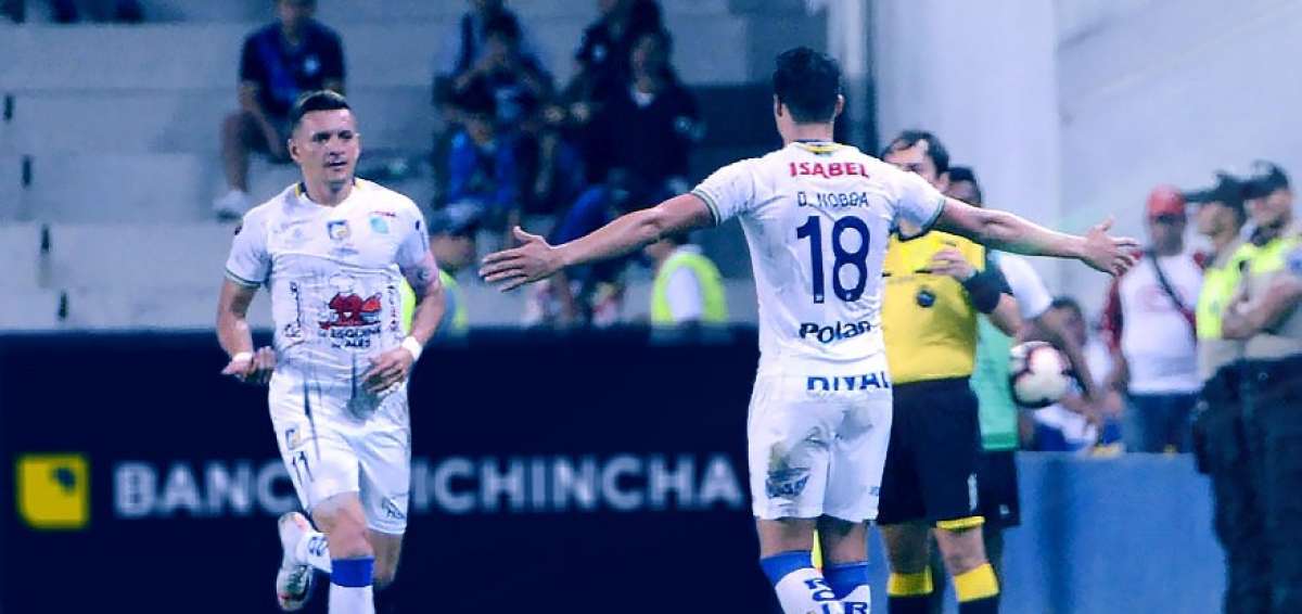 Emelec sufre derrota ante Delf&iacute;n que asciende al cuarto puesto