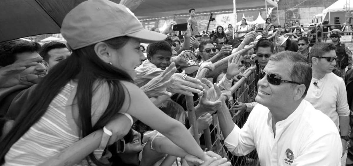 EL TEL&Eacute;GRAFO. Diciembre 2013. En los enlaces ciudadanos, el Presidente tiene contactos con moradores de cada sector.