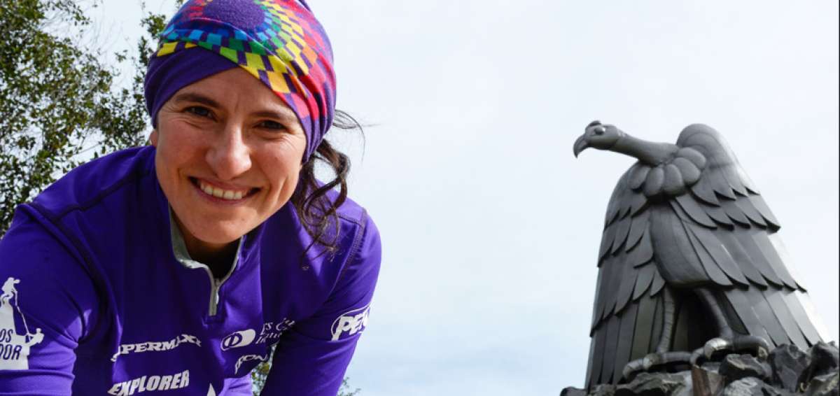 Carla P&eacute;rez convers&oacute; con EL TEL&Eacute;GRAFO junto al Monumento al C&oacute;ndor que hay en medio de la laguna del parque La Carolina de Quito.