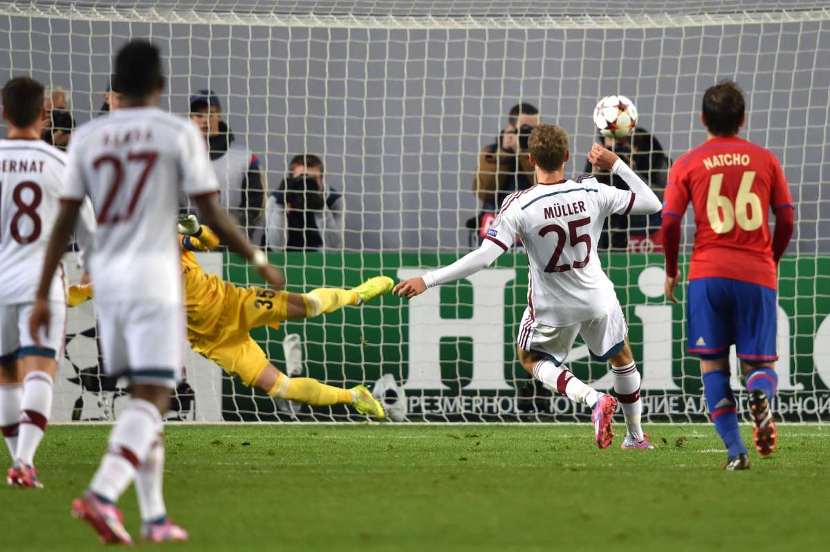 Thomas M&uuml;ller al momento de anotar el &uacute;nico gol del encuentro desde el punto penal. Foto: AFP