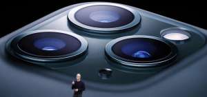 TIm Cook, CEO de Apple, explica las novedades del iPhone 11 durante su presentaci&oacute;n.