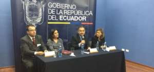En el acto de ratificaci&oacute;n estuvieron presentes Augusto Barrera, secretario de Educaci&oacute;n Superior, Ciencia, Tecnolog&iacute;a e Innovaci&oacute;n (Senescyt); Lourdes Puma, ministra de Relaciones Exteriores y Movilidad Humana (s); Juan Ponce, director de Flacso &ndash; Ecuador; y Johana Pes&aacute;ntez, secretaria jur&iacute;dica de la Presidencia.