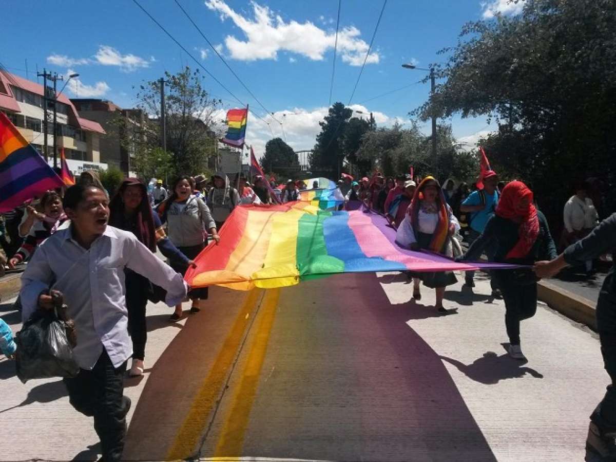 Los manifestantes avanzaron por la avenida 10 de Agosto. FOTO: @VeritoEndaraC