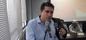 Ministro de Agricultura, Xavier Lazo, durante un encuentro sobre la tem&aacute;tica del arroz en la Universidad Cat&oacute;lica de Guayaquil.