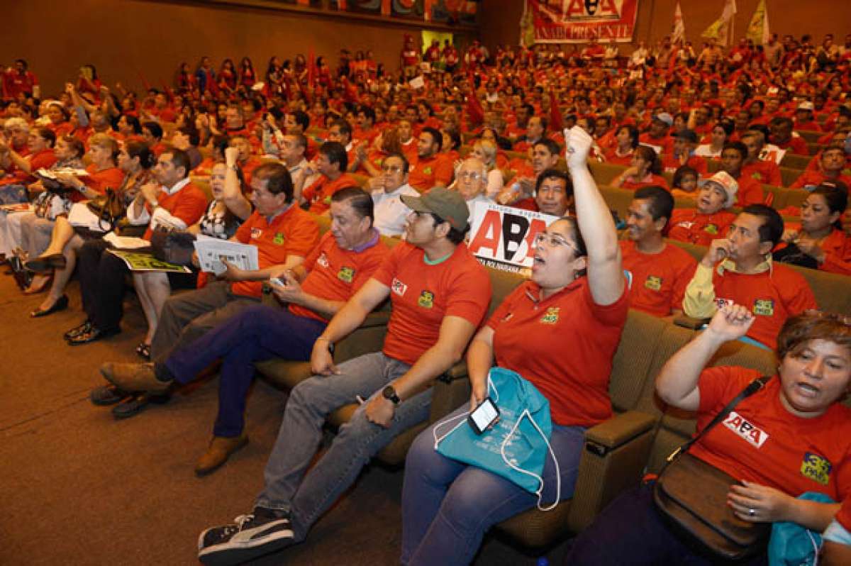 Militantes del movimiento Alianza Bolivariana Alfarista (ABA) de varias provincias participaron en la IV Asamblea Nacional, en Guayaquil. Foto: Karly Torres/El Tel&eacute;grafo