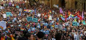 Miles de personas se manifiestan en Australia a favor de matrimonio igualitario