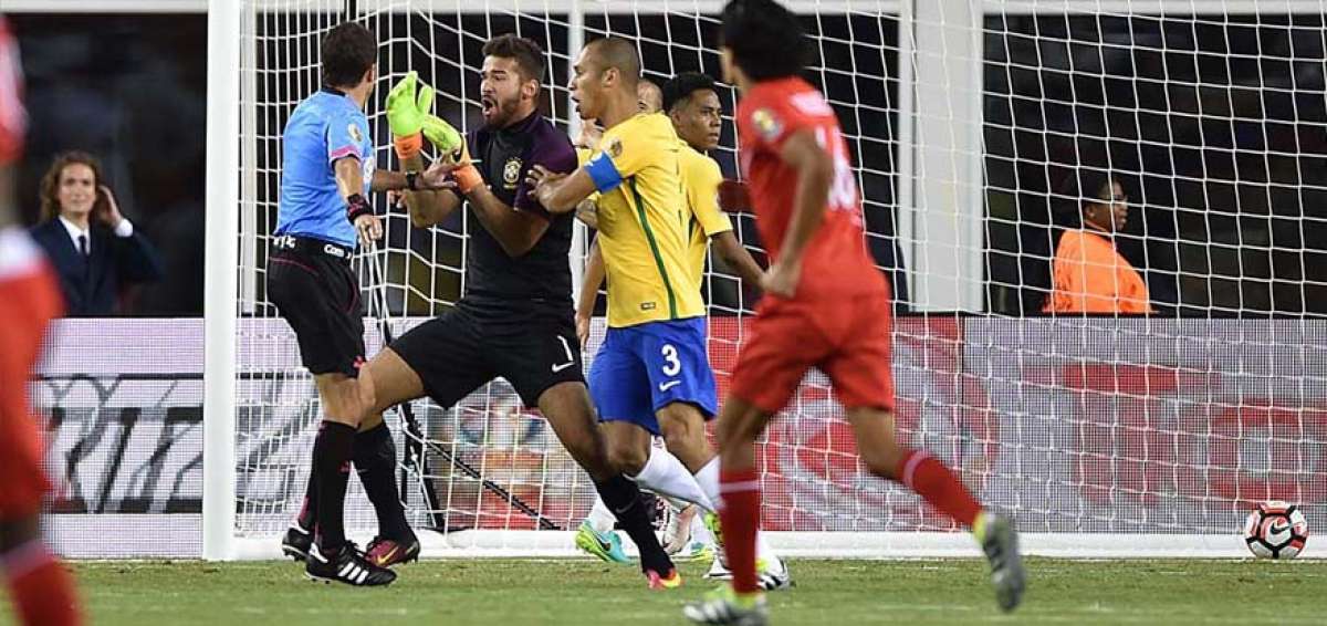 Im&aacute;genes del gol pol&eacute;mico que elimin&oacute; a Brasil