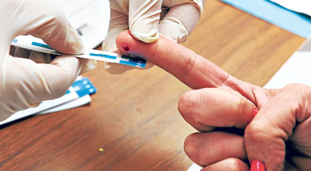 En las pruebas r&aacute;pidas para detectar el VIH, que se realizan de forma gratuita en Brasil, se toman gotas de fluido o sangre para hacer el an&aacute;lisis. Foto: tomado de http://www.opi97.org/ 