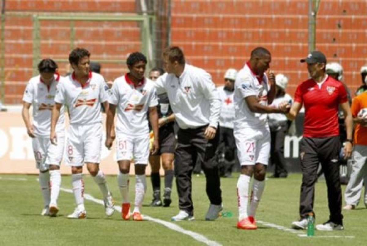 Liga busca mantener el invicto en su estadio ante Barcelona. Foto: Archivo.