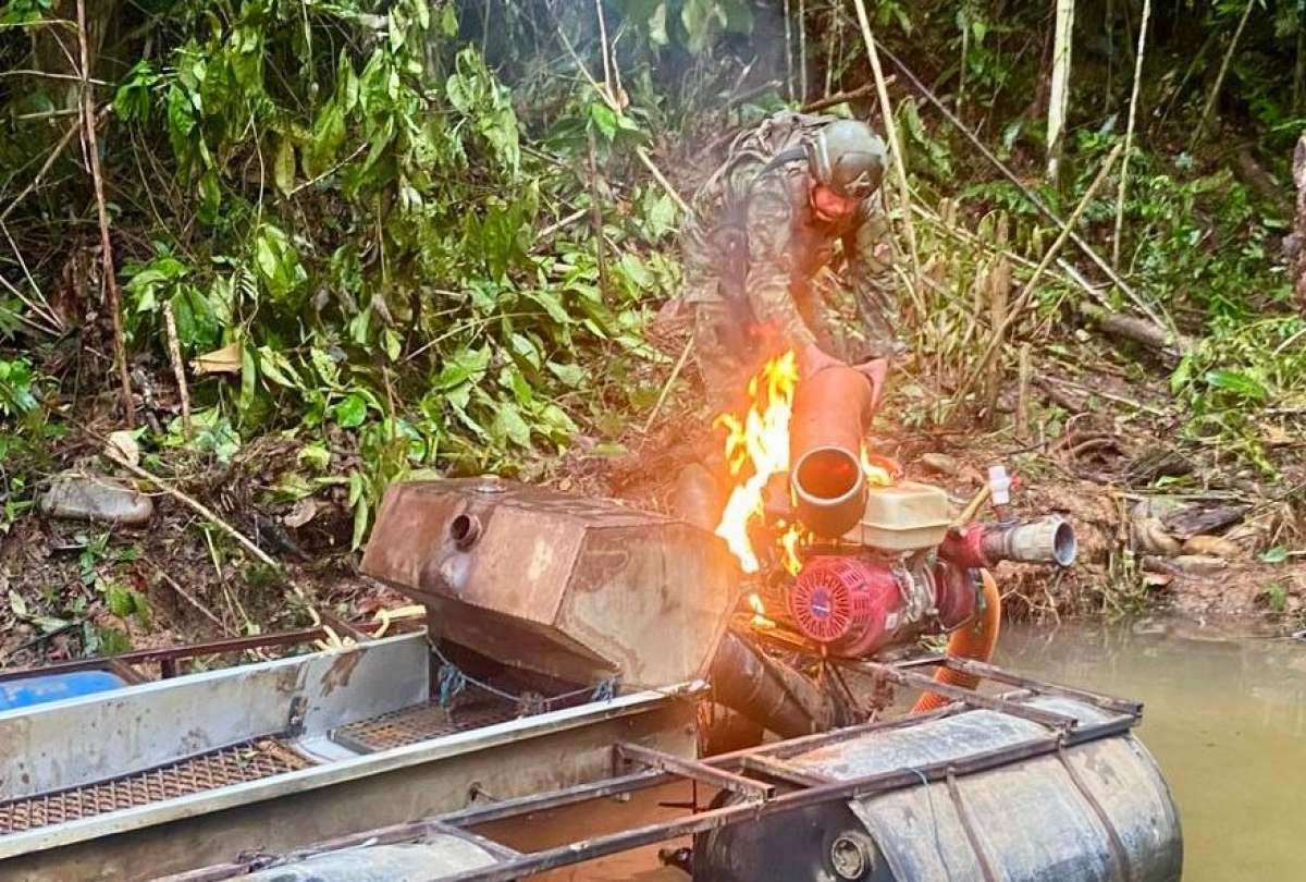 En Sucumbíos, fue destruido un campamento de minería ilegal por parte del Bloque de Seguridad