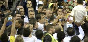 El presidente Rafael Correa se&ntilde;al&oacute; ayer, desde G&eacute;nova, que busca  fortalecer la educaci&oacute;n en el Ecuador. Dijo que se debe cambiar el poder pol&iacute;tico en funci&oacute;n de grandes mayor&iacute;as, con ciencia, tecnolog&iacute;a como generadores de riqueza.