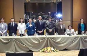 Las autoridades presentes en el septuag&eacute;simo aniversiario de la Federaci&oacute;n de Choferes Profesionales del Ecuador. Foto: Asamblea Nacional
