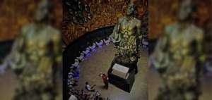 En un mausoleo levantado por el artista Ivo Uquillas, en Ciudad Alfaro, est&aacute;n los restos del &lsquo;Viejo Luchador&rsquo;.