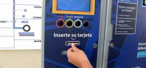 Los dispensadores de tarjetas fueron implementados desde 2014 para reemplazar a las taquillas.
