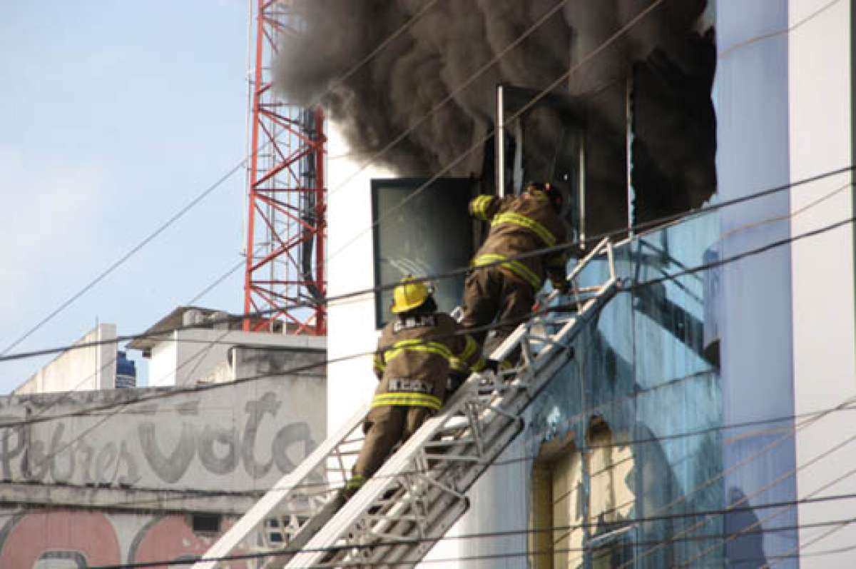 Una jugueter&iacute;a fue consumida por el fuego en el centro de Machala