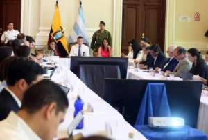 Daniel Noboa lideró en Guayaquil una reunión de alto nivel con ministros para definir estrategias de Gobierno.