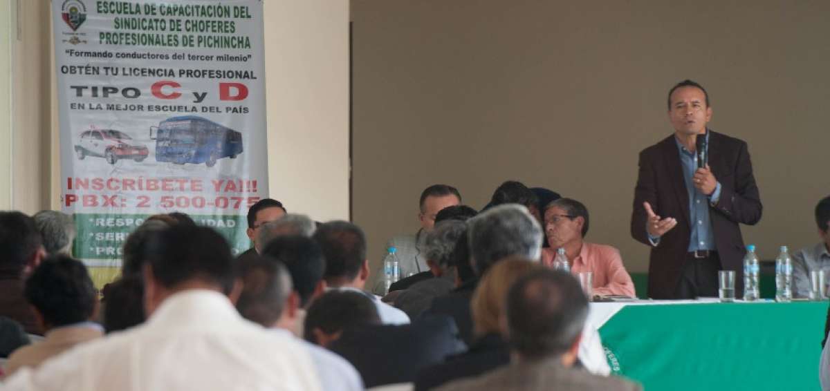 El gremio de transportistas se reuni&oacute; en en el Sindicato de Choferes.