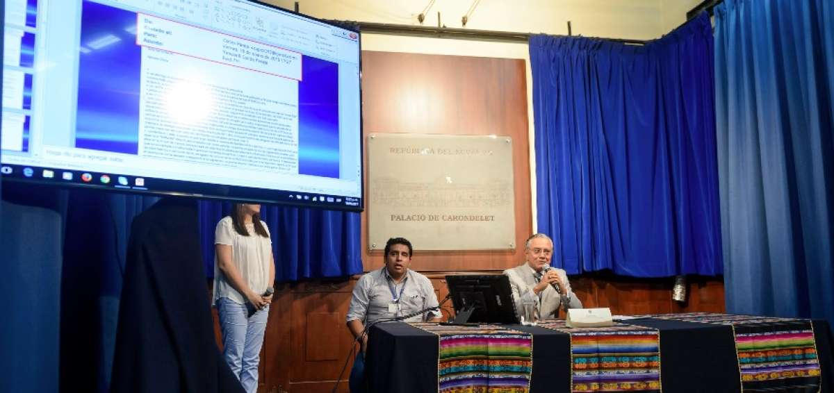 El secretario jur&iacute;dico de la Presidencia, Alexis Mera, durante la rueda de prensa.  