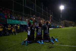 Los jugadores del cuadro de Sangolqu&iacute; atacaron hasta el final del partido. Foto: John Guevara / El Tel&eacute;grafo.