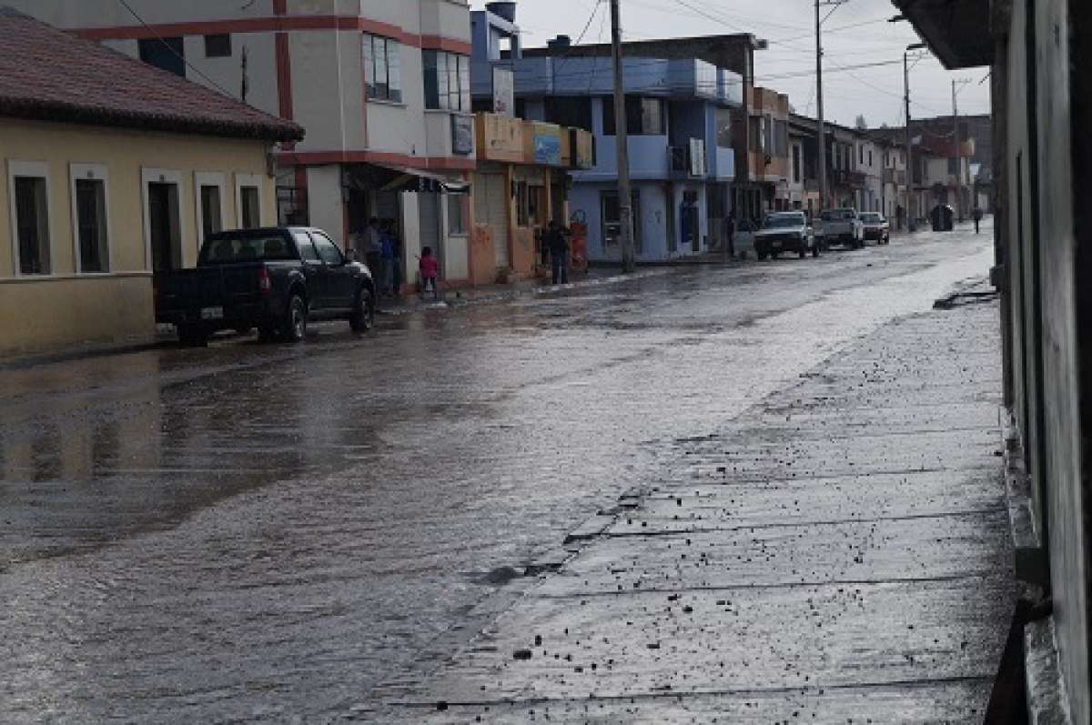La calle Sim&oacute;n Rodr&iacute;guez, en el sector de San Felipe, fue una de las afectadas. 