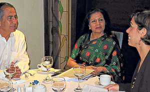 Augusto Barrera sostuvo una reuni&oacute;n con la delegada de la ONU, Phumzile Mlambo-Ngcuka. Foto: Cortes&iacute;a Municipio de Quito