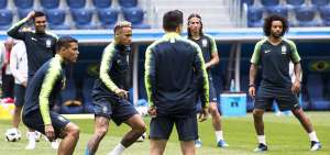 La estrella brasile&ntilde;a Neymar entren&oacute; desde el mi&eacute;rcoles con normalidad; el martes hab&iacute;a dejado las pr&aacute;cticas por precauci&oacute;n m&eacute;dica.