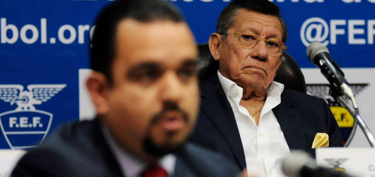 Carlos Villac&iacute;s, presidente de la Federaci&oacute;n Ecuatoriana de F&uacute;tbol, se present&oacute; ayer ante el Juez Ram&oacute;n Saltos.