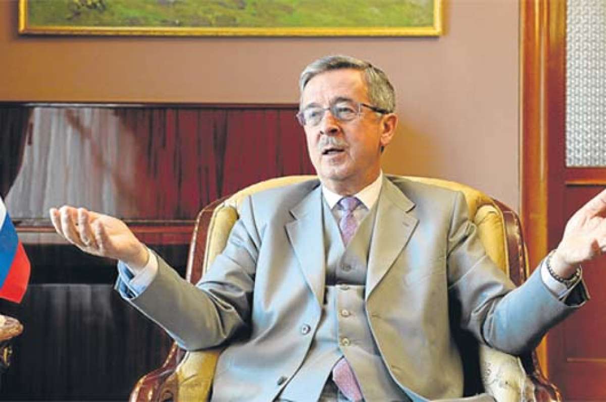 Yan Burliay, periodista y diplom&aacute;tico. Nacionalidad: rusa. Edad: 67 a&ntilde;os. Hijos: dos. Educaci&oacute;n: Periodista Internacional U. Relaciones Internacionales de Mosc&uacute;. 