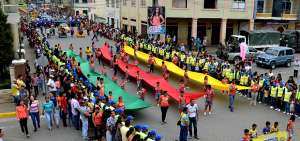 Las calles de Santa Rosa se pintaron de colores con el desfile c&iacute;vico por parte de los estudiantes e instituciones p&uacute;blicas de la provincia de El Oro.
