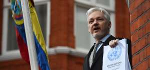  Assange permaneci&oacute; desde 2012 en la embajada en Londres, pero en abril Ecuador retir&oacute; su asilo y hoy est&aacute; preso.