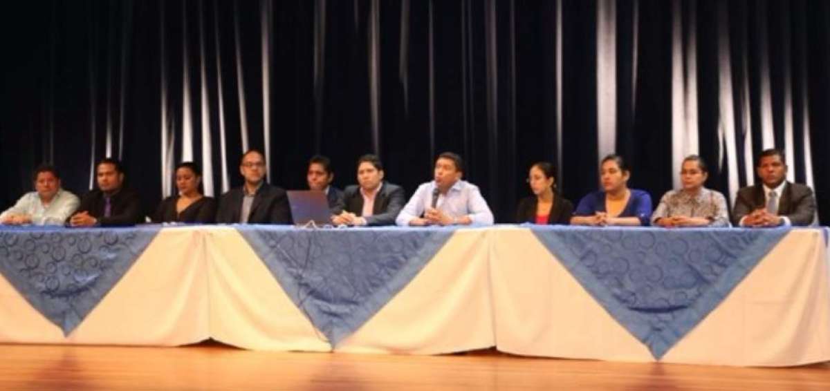 El gobernador de la provincia present&oacute; el mi&eacute;rcoles a los nuevos funcionarios. 