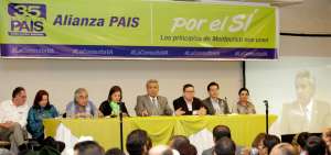 De izquierda a derecha: Miguel Carvajal, Mar&iacute;a Fernanda Espinosa, Gustavo Baroja, Mar&iacute;a Alejandra Vicu&ntilde;a, Len&iacute;n Moreno, Eduardo Mangas, Fander Falcon&iacute; y Rosana Alvarado, en el hotel Quito.