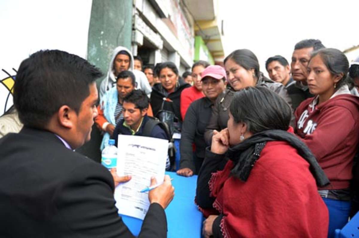 Criterios a favor y en contra se escuchan en la plaza de venta que se adecu&oacute; en el barrio La Merced. Foto: Silvia Osorio / para El Tel&eacute;grafo