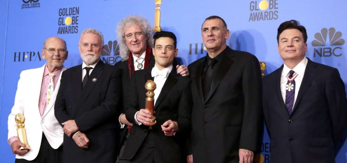 Jim Beach, Roger Taylor y Brian May de Queen, Rami Malek, Graham King posan con sus premios por "Bohemian Rhapsody" en la sala de prensa durante la 76 ceremonia anual de los Golden Globe Awards en el Beverly Hilton Hotel, en Beverly Hills, California, EE.UU. 