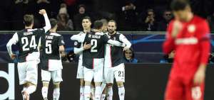 Cristiano e Higua&iacute;n env&iacute;an al Juventus a octavos con r&eacute;cord de puntos