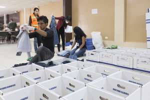 La campa&ntilde;a de recogida de ayuda humanitaria en Ecuador prev&eacute; recopilar tiendas de campa&ntilde;a, alimentos no perecederos, enlatados y ropa en buen estado. Foto: Canciller&iacute;a