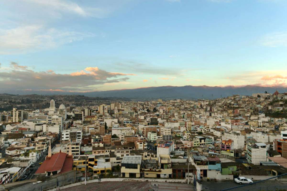 La ampliaci&oacute;n de servicios b&aacute;sicos y mejoras de la seguridad son obras prioritarias para los barrios de la urbe. Foto: Roberto Ch&aacute;vez / El Tel&eacute;grafo