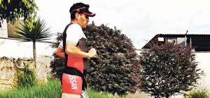 El triatleta con discapacidad Pablo Vallejo, durante el duatl&oacute;n que realiz&oacute; el domingo pasado. Corri&oacute; 6,5 kil&oacute;metros fuera de su casa, en el sector del Valle de Los Chillos, para completar la prueba organizada por Iron Man en el mundo.  