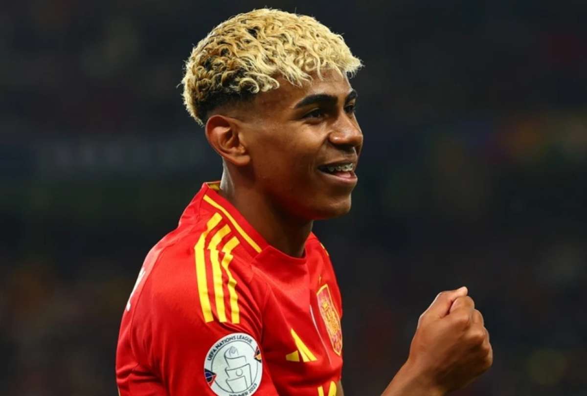 El futbolista del Barcelona, Lamine Yamal, celebró sus 18 años con una polémica fiesta que ha causado críticas en redes sociales.