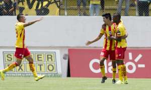 Miguel Ibarra fue el coautor del primer gol de Aucas. Foto: John Guevara / El Tel&eacute;grafo.