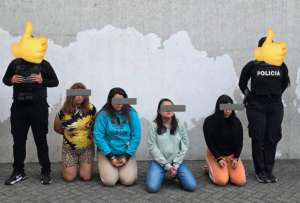 Golpe a la extorsi&oacute;n en Guayaquil: cuatro mujeres aprehendidas y siete tacos de dinamita decomisados