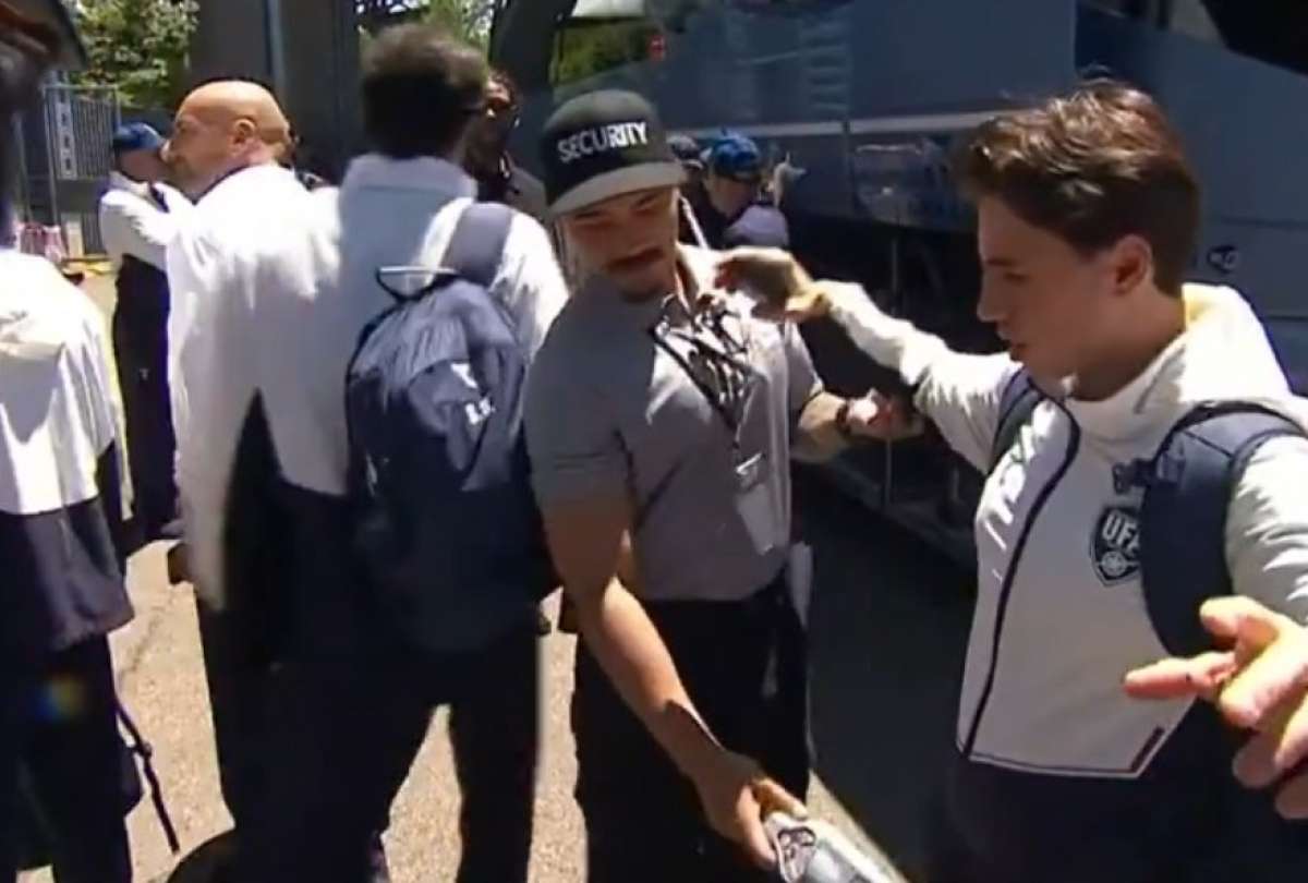Los seleccionados de Uzbekist&aacute;n fueron sometidos a un severo control.