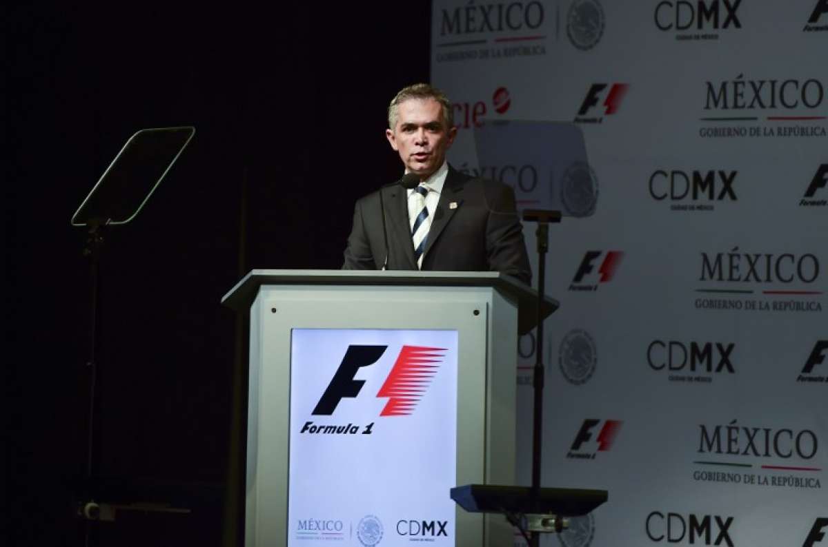 El alcalde de Ciudad de M&eacute;xico, Miguel &Aacute;ngel Mancera, dio un discurso durante el anuncio del retorno de la Formula 1 a suelo mexicano. Foto: AFP